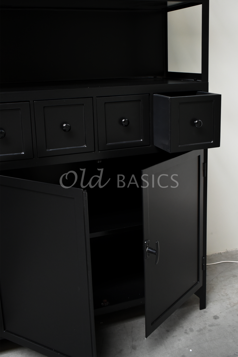 Detail van Apothekerskast Fio  Oak LED, 5 deuren, RAL9005, zwart, materiaal staal